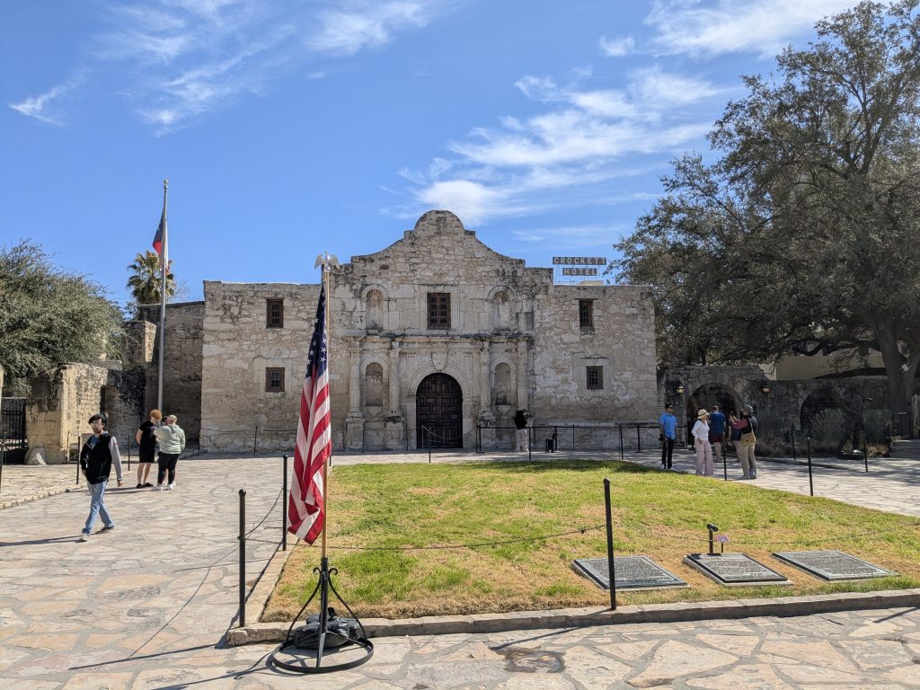 the outside of the alamo building
